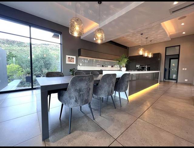 6 BEDROOM HOUSE FOR SALE IN FEATHERBROOKE ESTATE